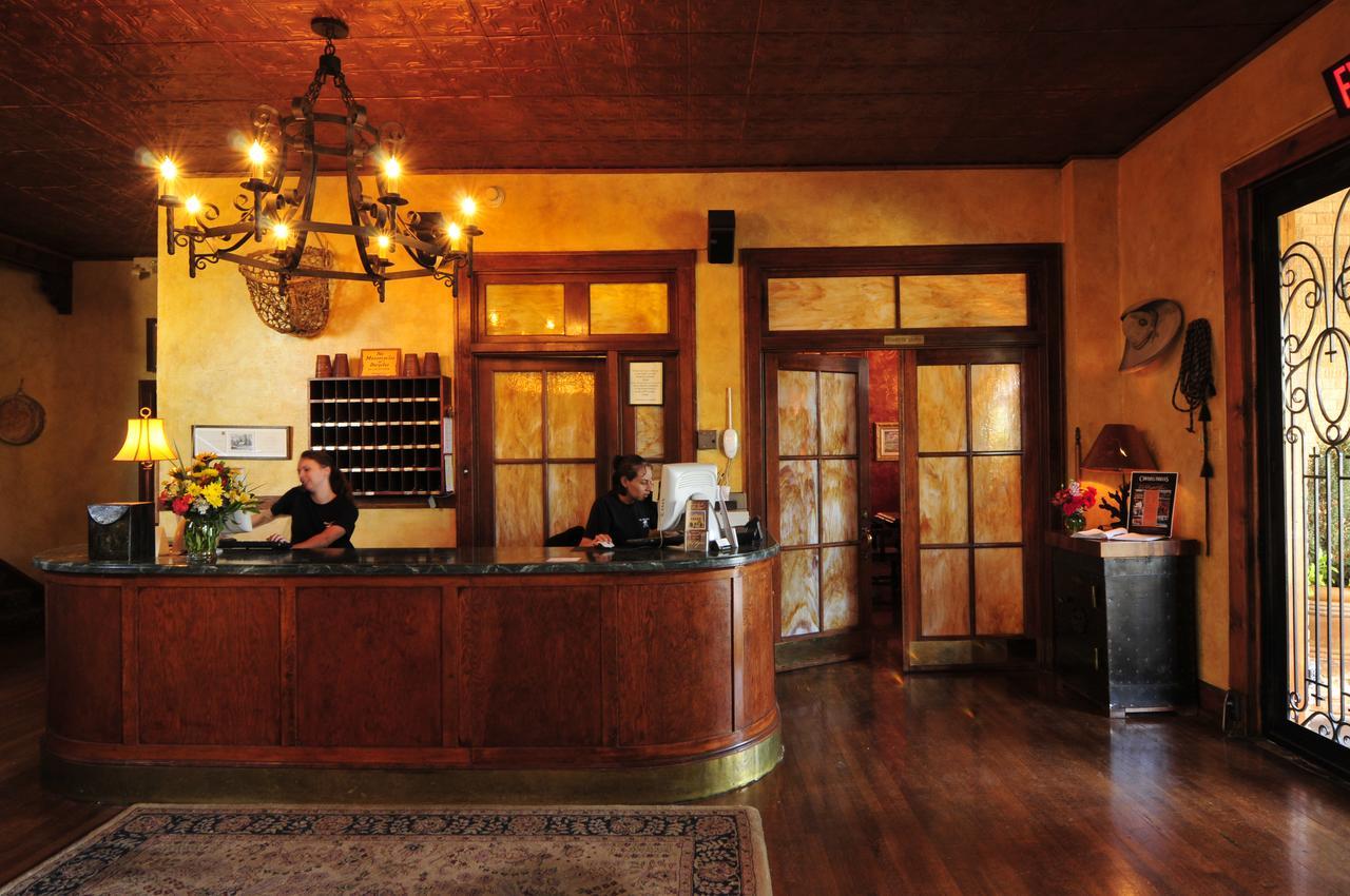 Gage Hotel Marathon Exterior photo